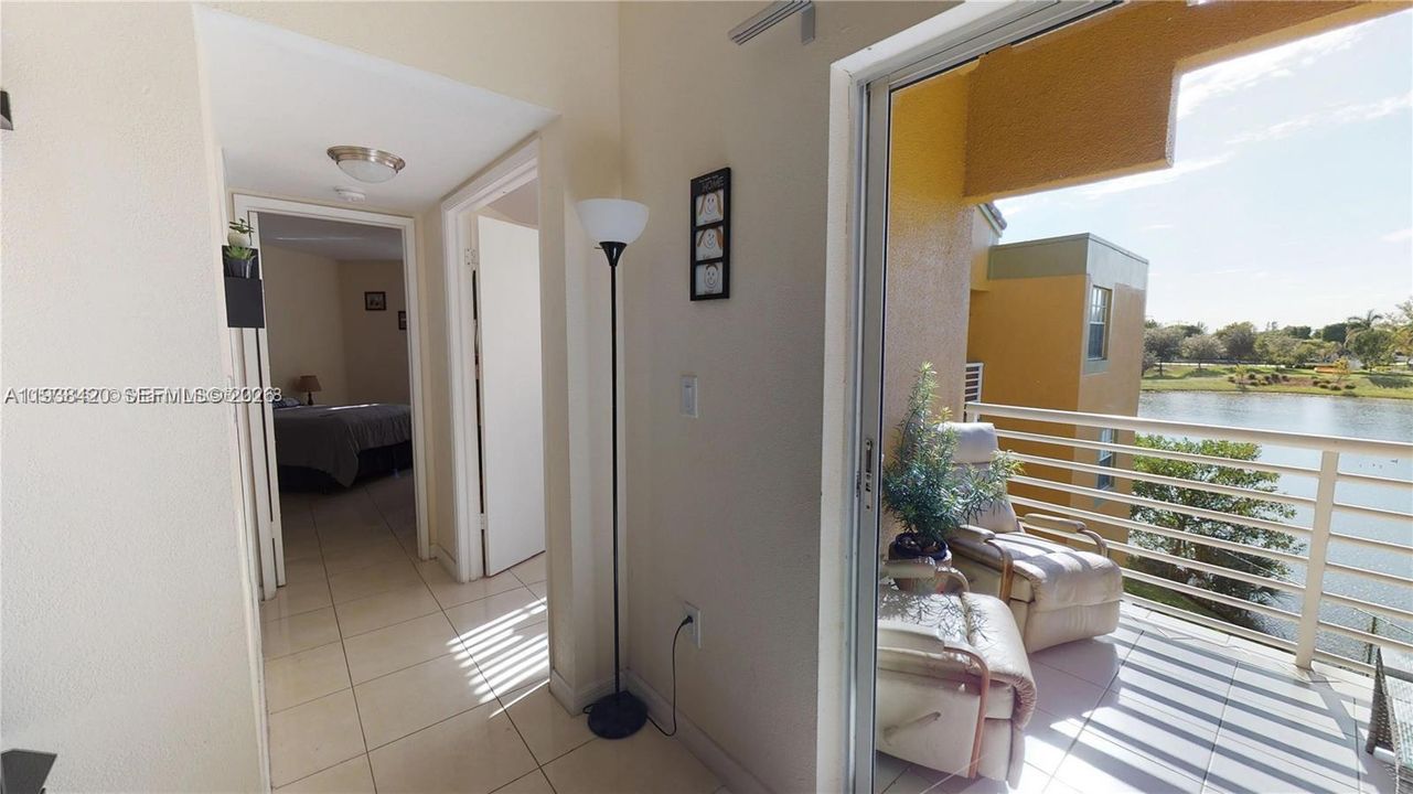 For Rent: $2,375 (2 beds, 1 baths, 933 Square Feet)