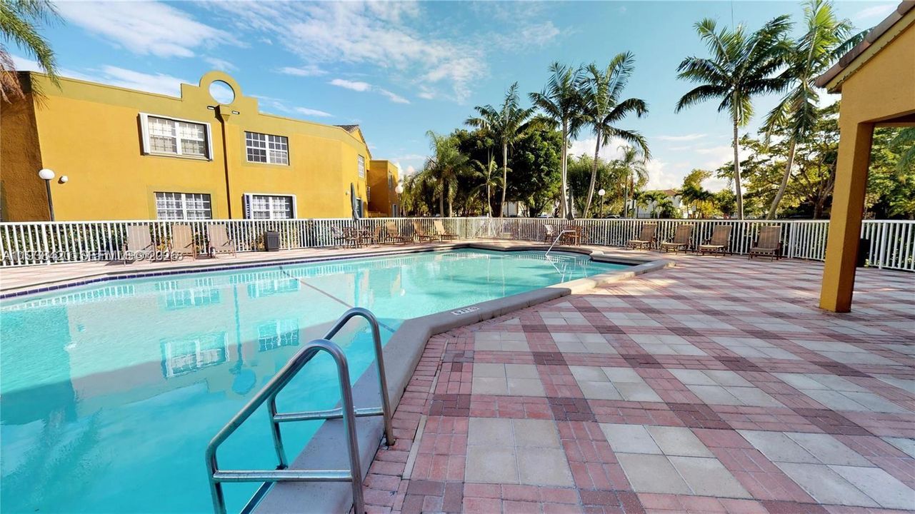 For Rent: $2,375 (2 beds, 1 baths, 933 Square Feet)