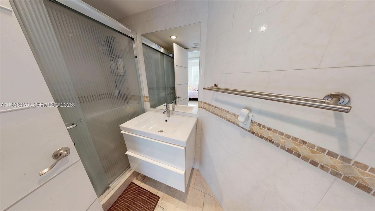 For Rent: $2,375 (2 beds, 1 baths, 933 Square Feet)