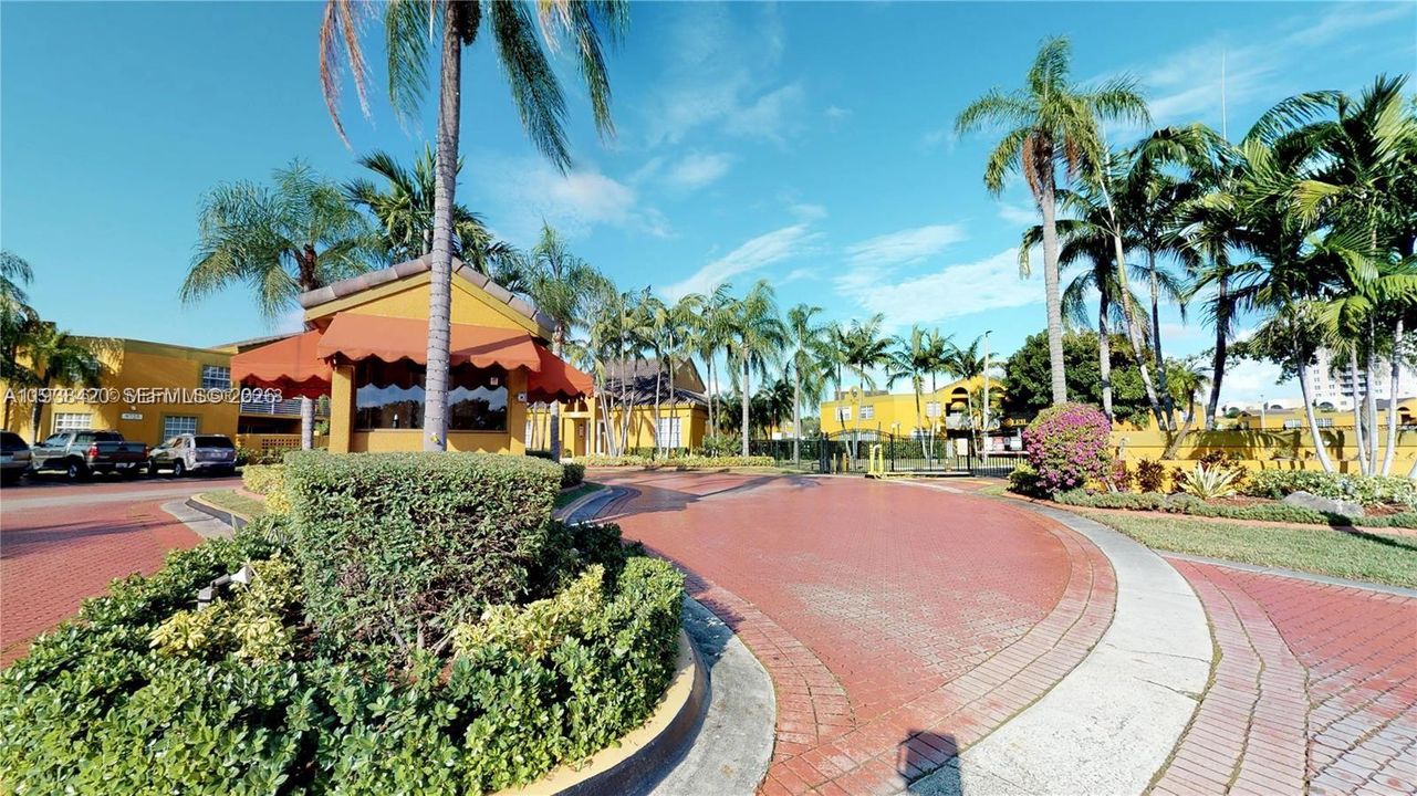 For Rent: $2,375 (2 beds, 1 baths, 933 Square Feet)