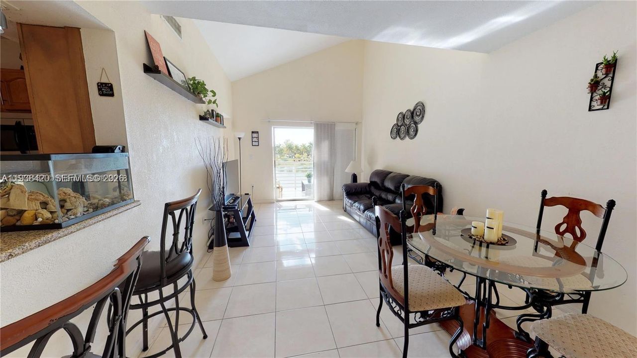 For Rent: $2,375 (2 beds, 1 baths, 933 Square Feet)