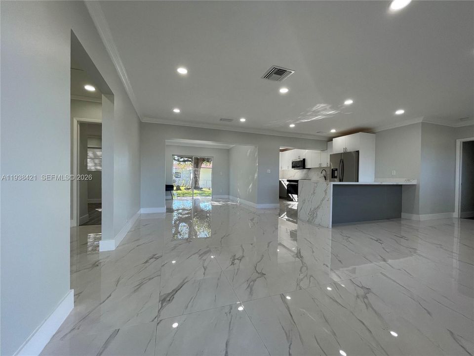 待售: $785,000 (4 贝兹, 2 浴室, 1520 平方英尺)