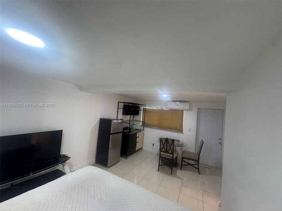 En Renta: $1,300 (1 camas, 1 baños, 1599 Pies cuadrados)