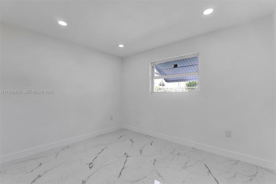 出租: $3,400 (3 贝兹, 2 浴室, 2138 平方英尺)