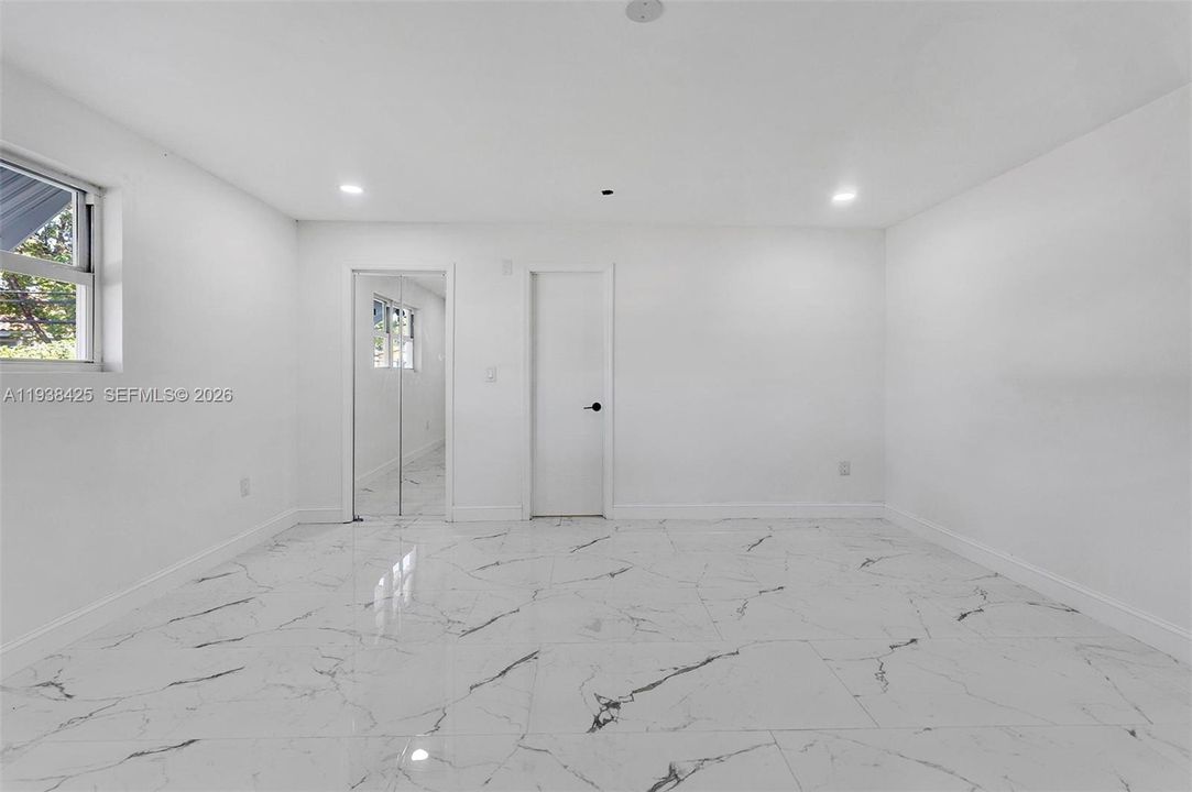 出租: $3,400 (3 贝兹, 2 浴室, 2138 平方英尺)