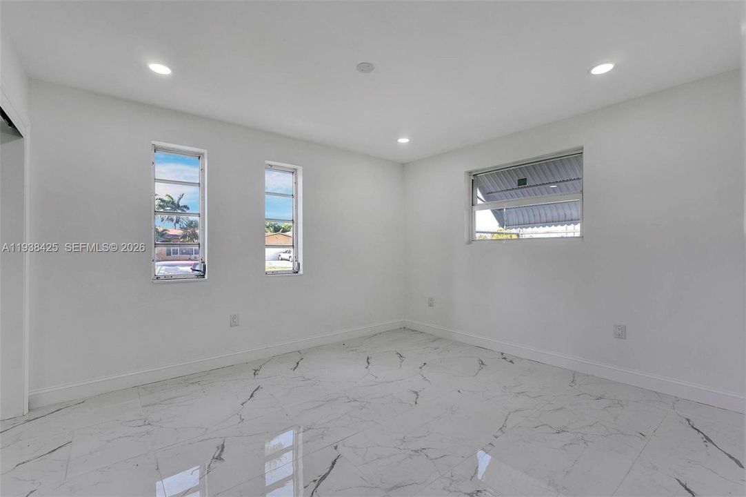 出租: $3,400 (3 贝兹, 2 浴室, 2138 平方英尺)