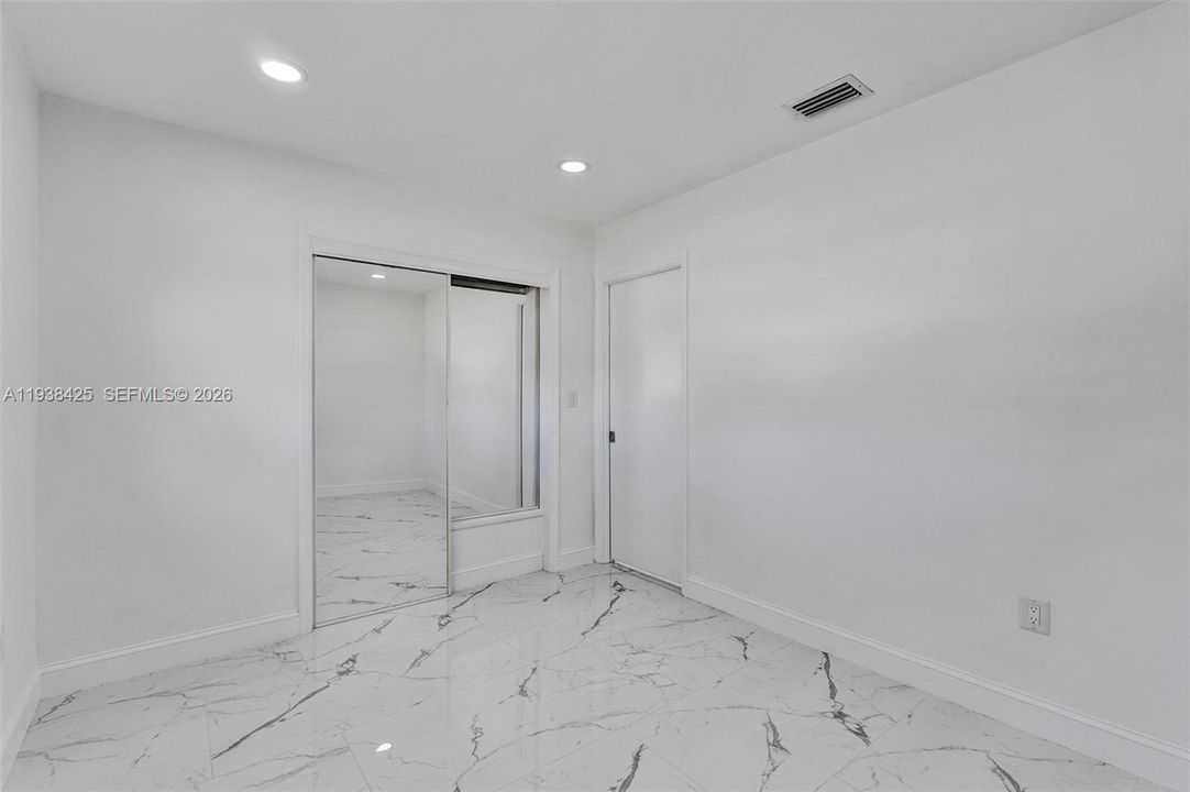 出租: $3,400 (3 贝兹, 2 浴室, 2138 平方英尺)