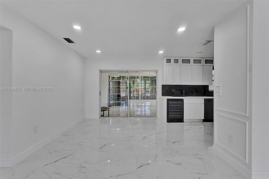 出租: $3,400 (3 贝兹, 2 浴室, 2138 平方英尺)