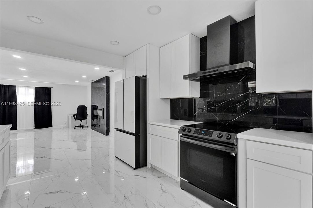 出租: $3,400 (3 贝兹, 2 浴室, 2138 平方英尺)