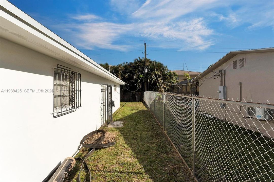 出租: $3,400 (3 贝兹, 2 浴室, 2138 平方英尺)