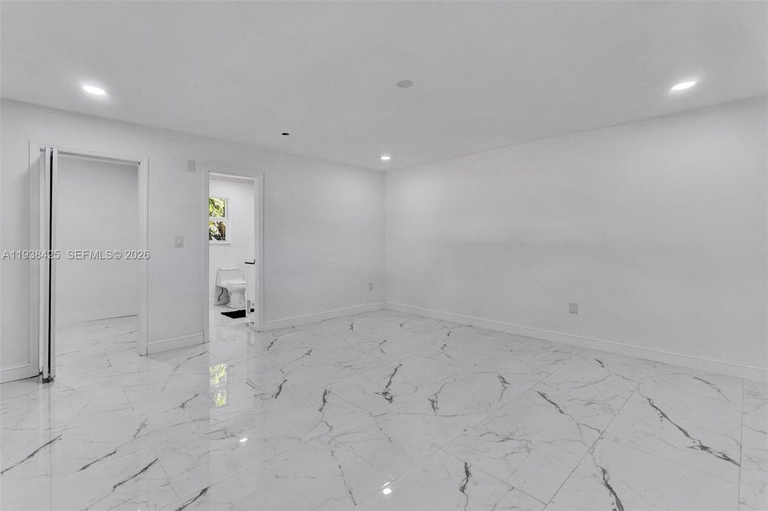 出租: $3,400 (3 贝兹, 2 浴室, 2138 平方英尺)