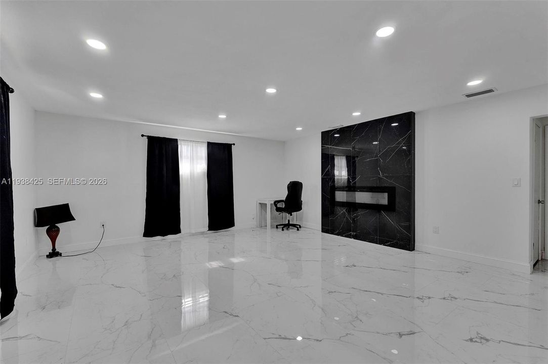 出租: $3,400 (3 贝兹, 2 浴室, 2138 平方英尺)