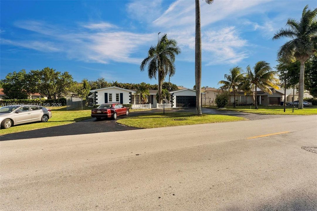 出租: $3,400 (3 贝兹, 2 浴室, 2138 平方英尺)