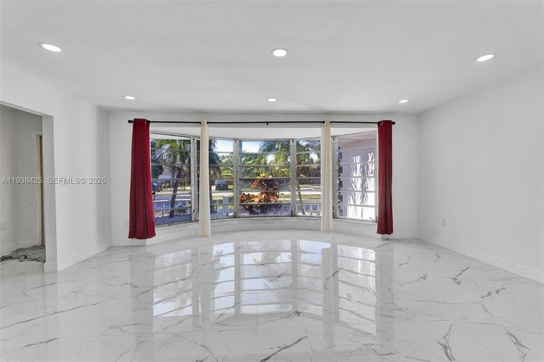 出租: $3,400 (3 贝兹, 2 浴室, 2138 平方英尺)