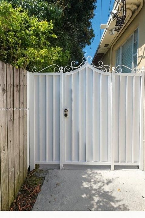 出租: $2,400 (2 贝兹, 2 浴室, 650 平方英尺)