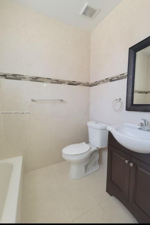 出租: $2,400 (2 贝兹, 2 浴室, 650 平方英尺)