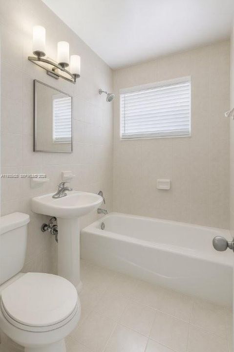 出租: $2,400 (2 贝兹, 2 浴室, 650 平方英尺)