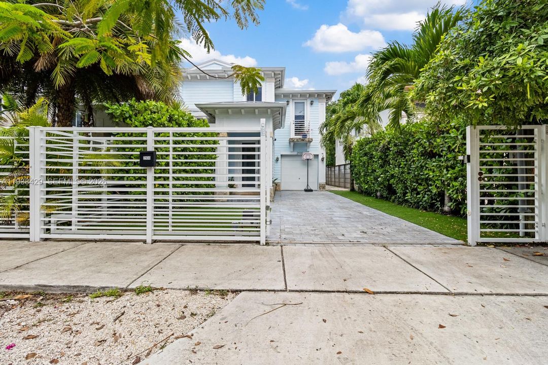 En Renta: $10,500 (3 camas, 3 baños, 2635 Pies cuadrados)