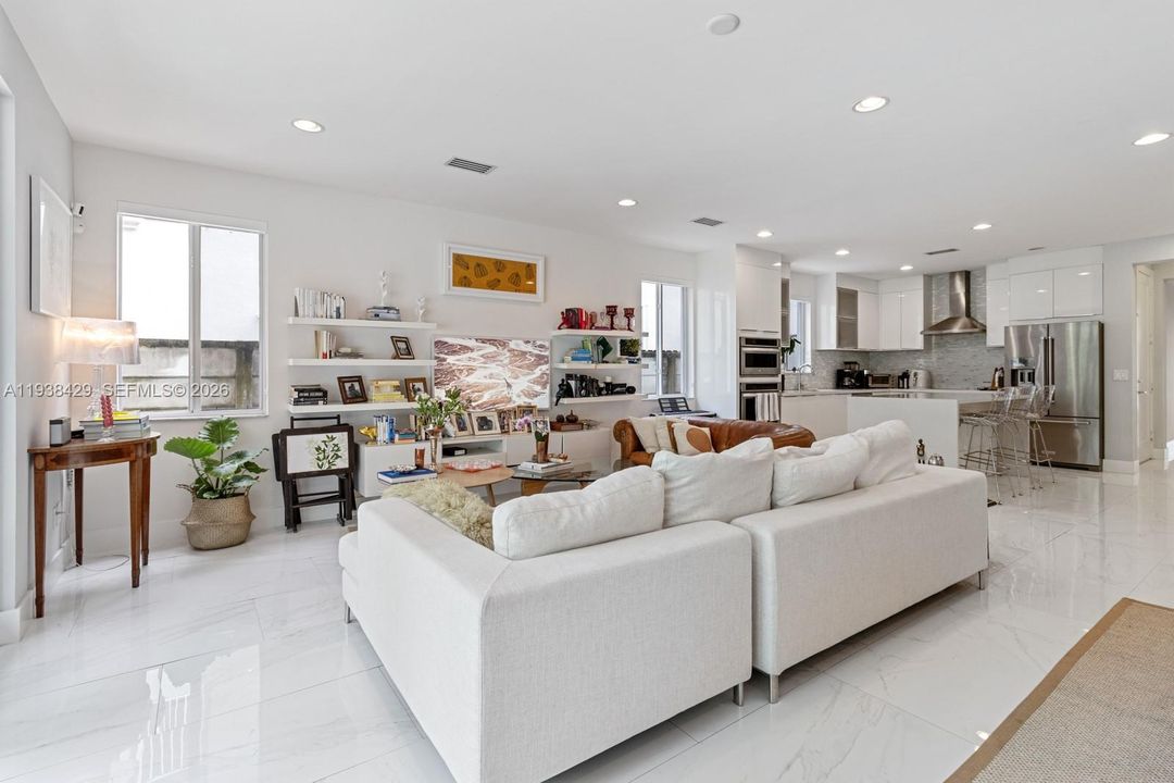 En Renta: $10,500 (3 camas, 3 baños, 2635 Pies cuadrados)