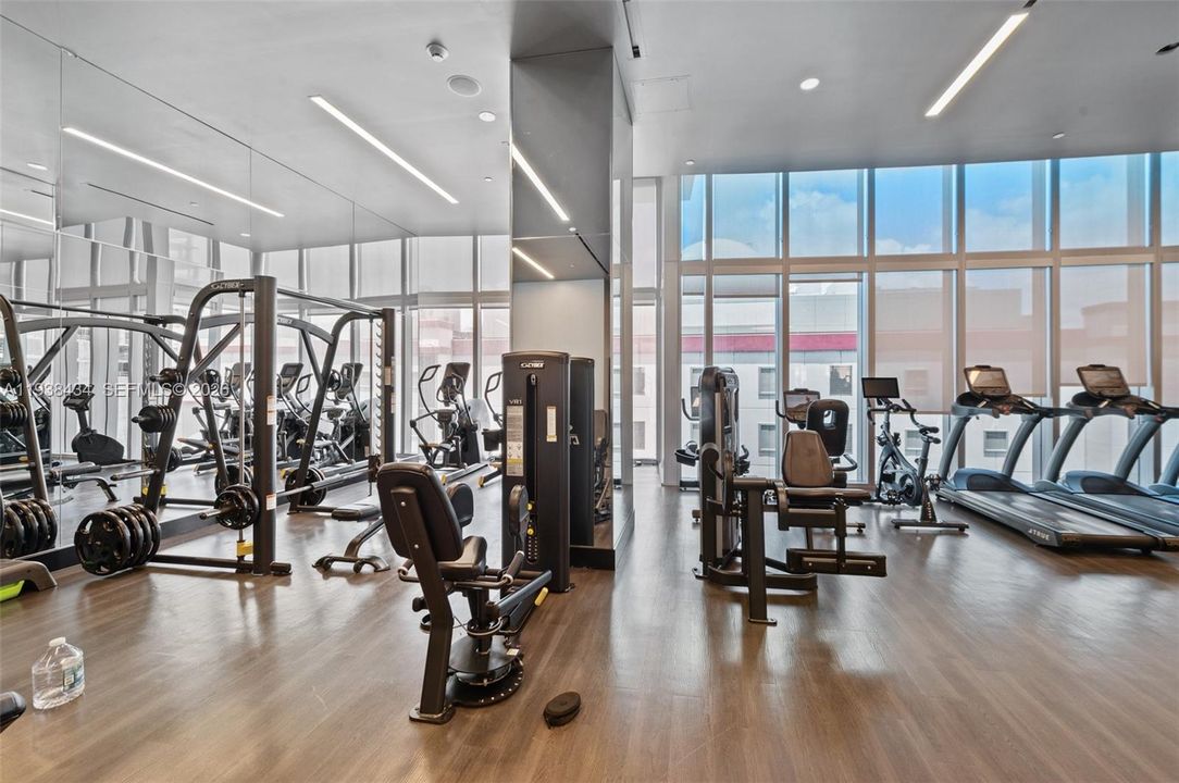 出租: $8,400 (2 贝兹, 3 浴室, 1559 平方英尺)