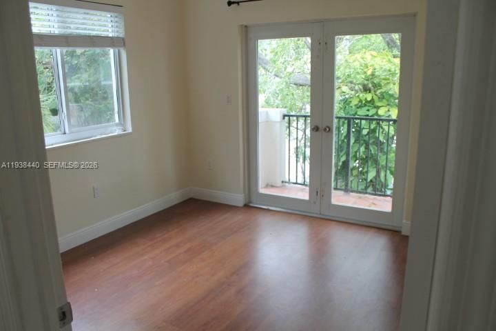 出租: $3,500 (2 贝兹, 1 浴室, 875 平方英尺)