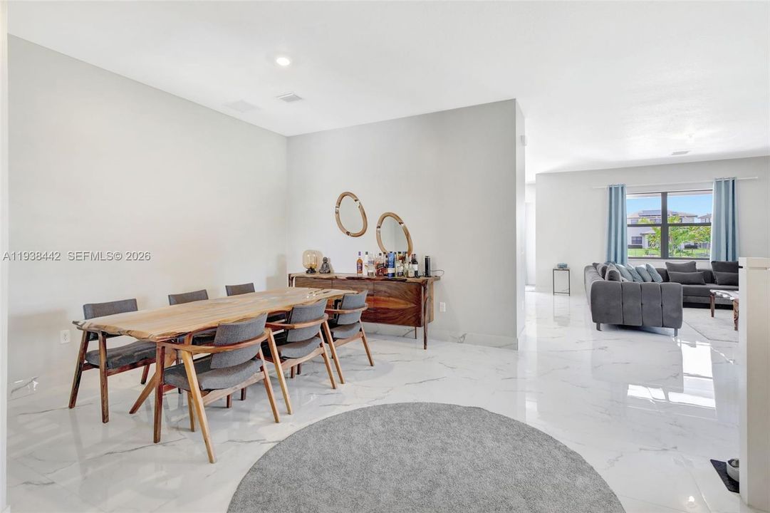 En Venta: $1,489,000 (4 camas, 3 baños, 3633 Pies cuadrados)