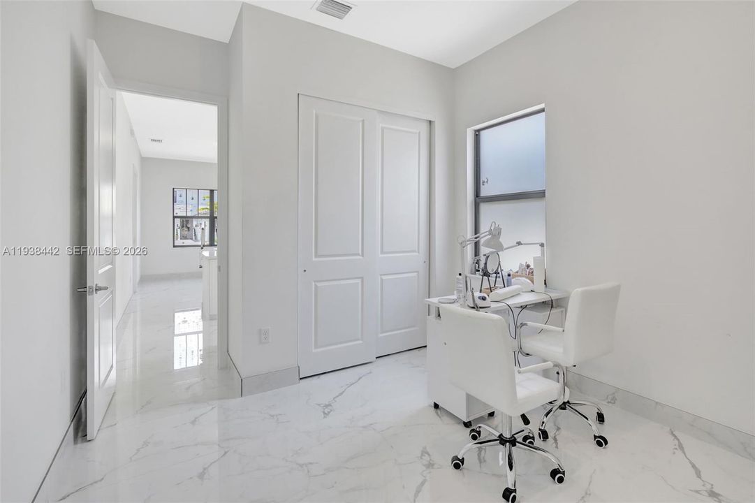 En Venta: $1,489,000 (4 camas, 3 baños, 3633 Pies cuadrados)