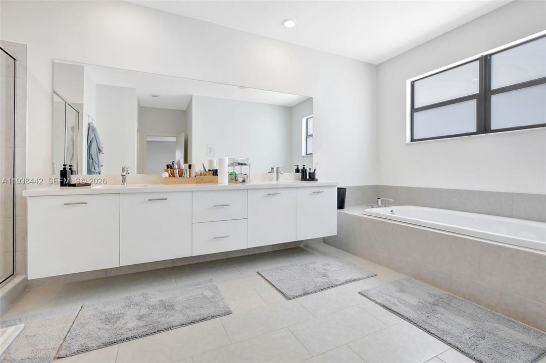 En Venta: $1,489,000 (4 camas, 3 baños, 3633 Pies cuadrados)