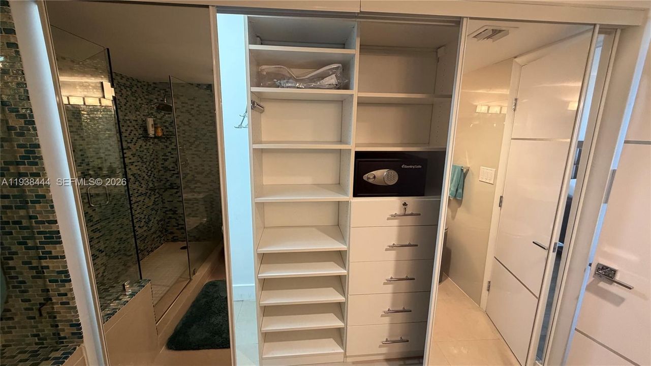 For Rent: $4,000 (2 beds, 2 baths, 1357 Square Feet)