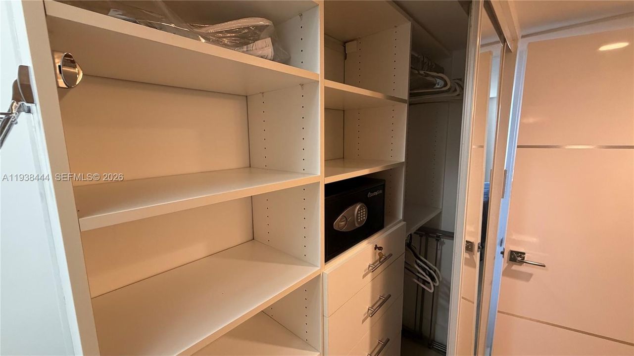 For Rent: $4,000 (2 beds, 2 baths, 1357 Square Feet)