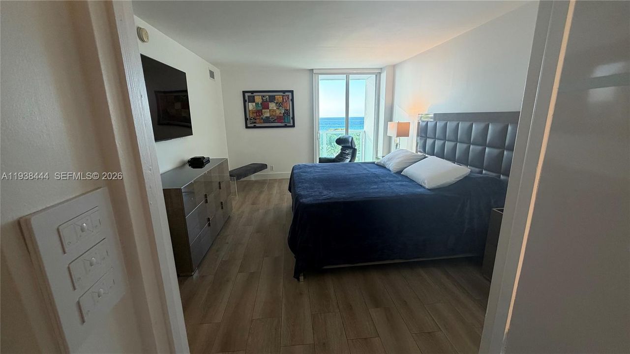 For Rent: $4,000 (2 beds, 2 baths, 1357 Square Feet)