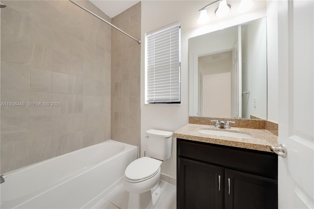 На продажу: $950,000 (3 спален, 3 ванн, 2002 Квадратных фут)