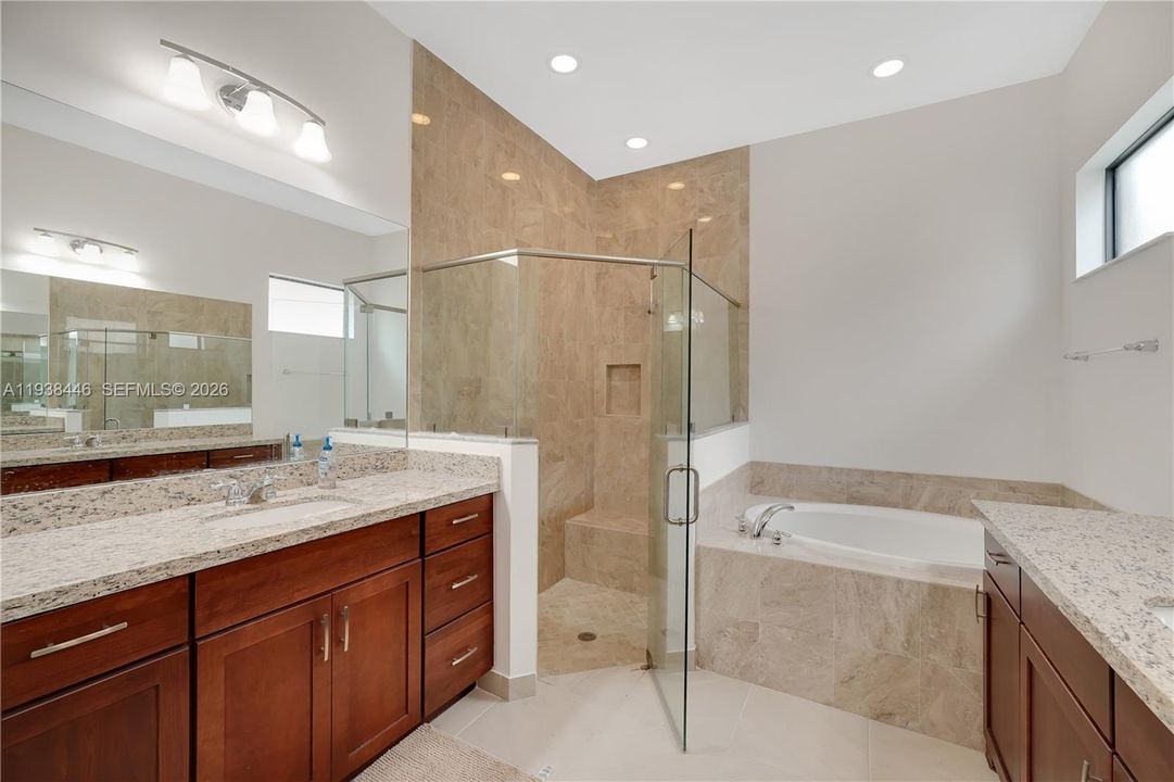 На продажу: $950,000 (3 спален, 3 ванн, 2002 Квадратных фут)