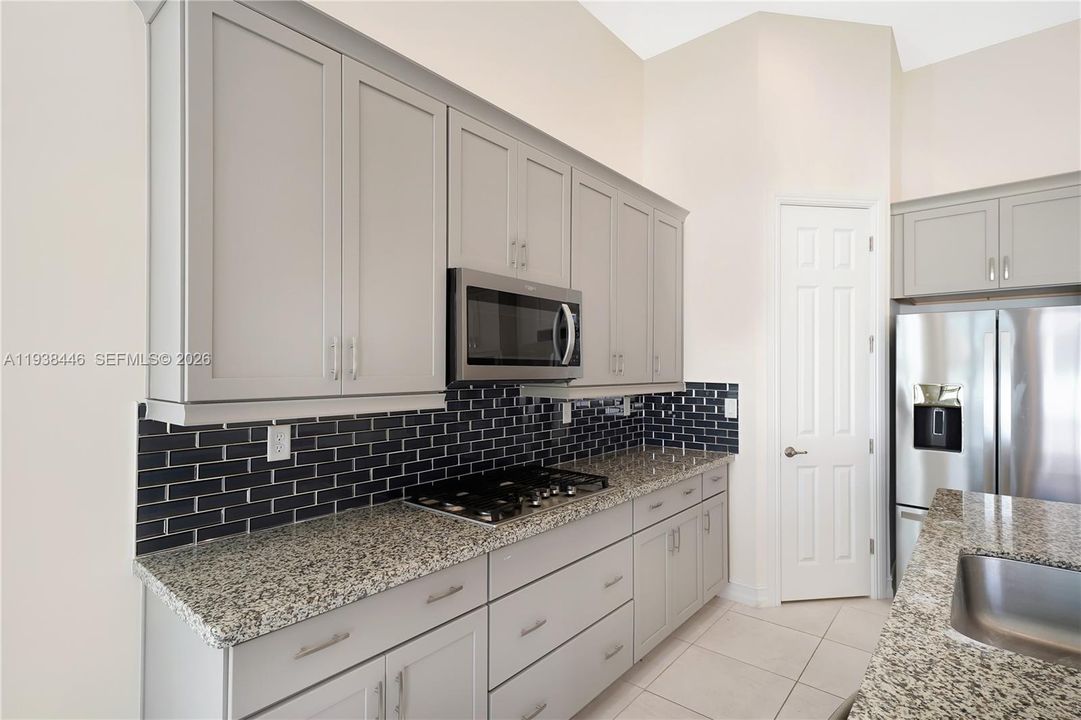 На продажу: $950,000 (3 спален, 3 ванн, 2002 Квадратных фут)