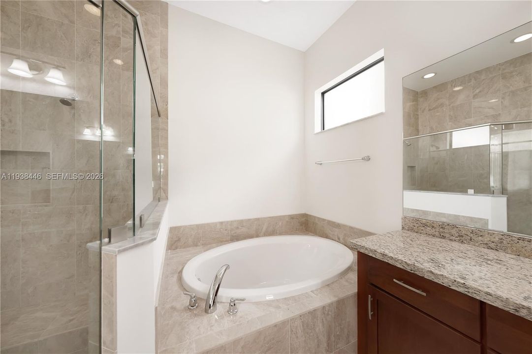 На продажу: $950,000 (3 спален, 3 ванн, 2002 Квадратных фут)