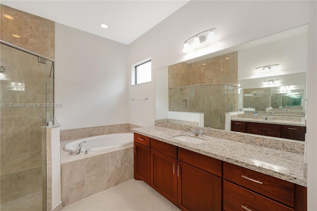 На продажу: $950,000 (3 спален, 3 ванн, 2002 Квадратных фут)