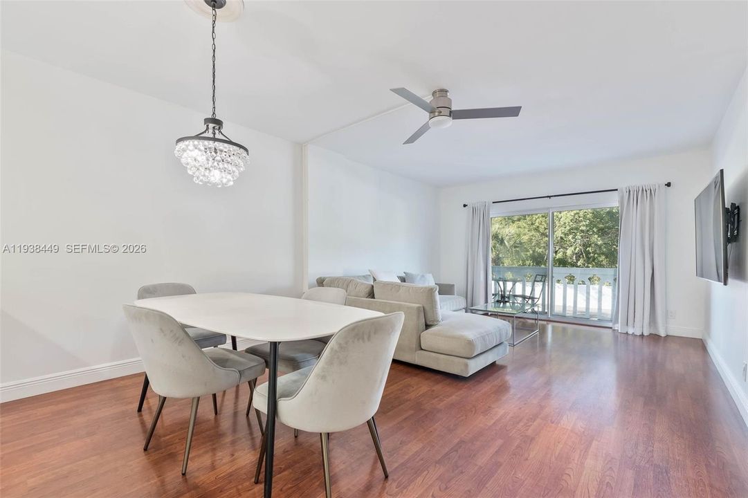 For Sale: $369,000 (1 beds, 1 baths, 808 Square Feet)