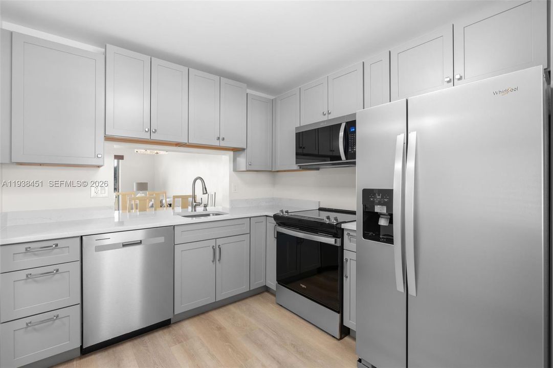 For Sale: $179,000 (2 beds, 2 baths, 950 Square Feet)