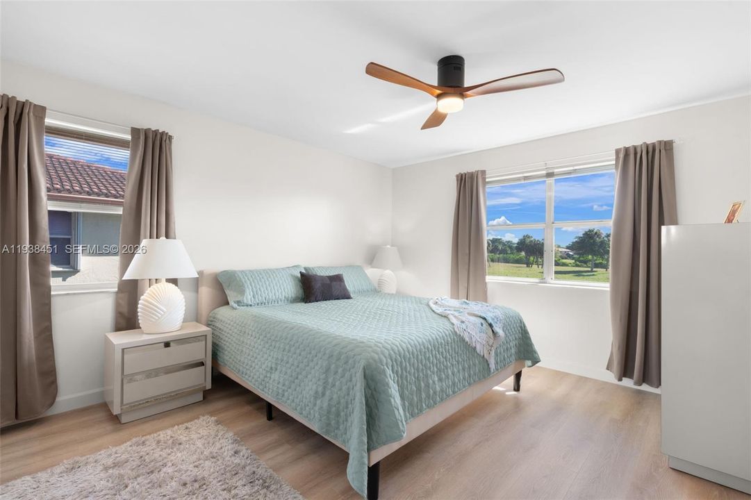 For Sale: $179,000 (2 beds, 2 baths, 950 Square Feet)