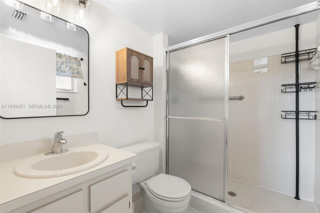 For Sale: $179,000 (2 beds, 2 baths, 950 Square Feet)