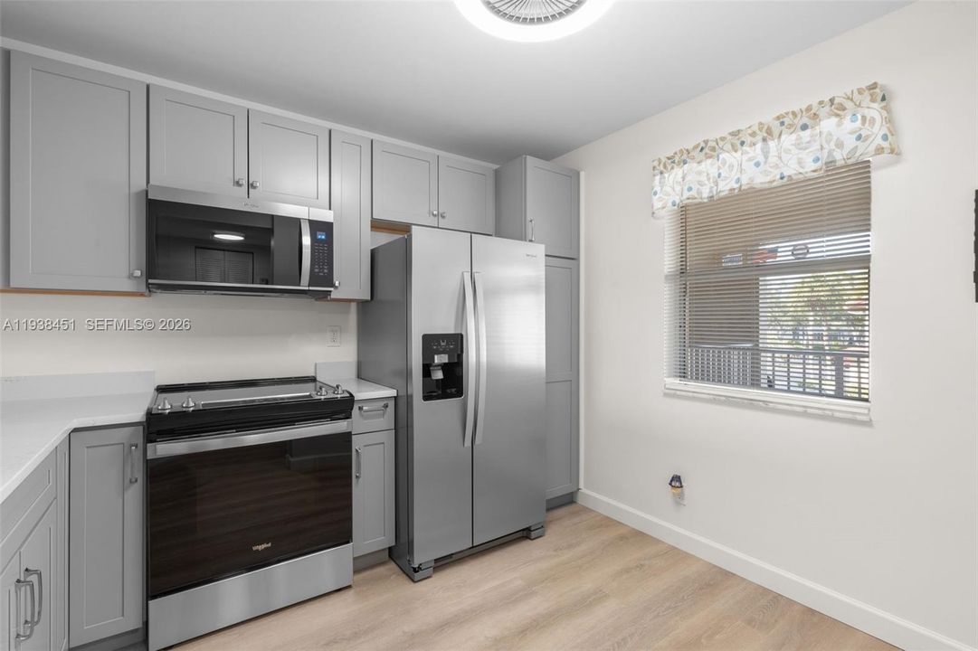 For Sale: $179,000 (2 beds, 2 baths, 950 Square Feet)