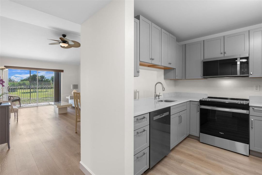 For Sale: $179,000 (2 beds, 2 baths, 950 Square Feet)