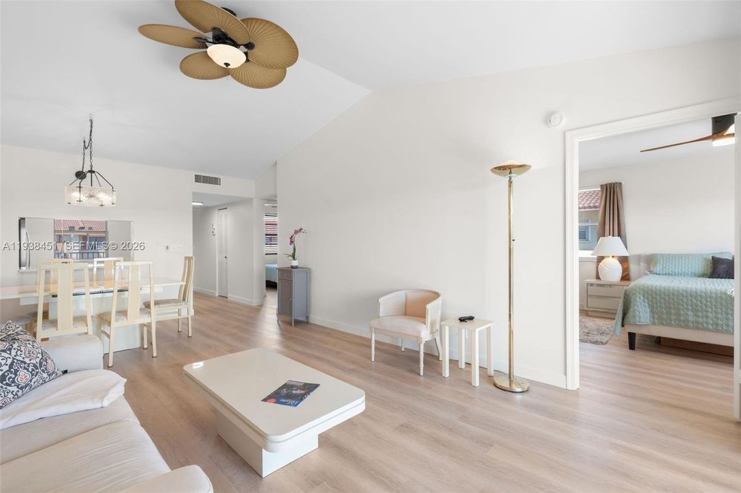 For Sale: $179,000 (2 beds, 2 baths, 950 Square Feet)