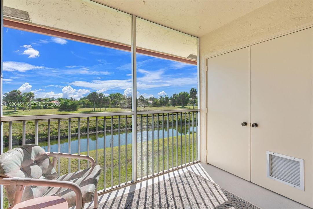 For Sale: $179,000 (2 beds, 2 baths, 950 Square Feet)