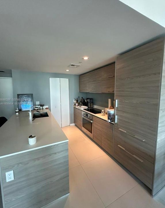 出租: $3,800 (1 贝兹, 1 浴室, 699 平方英尺)