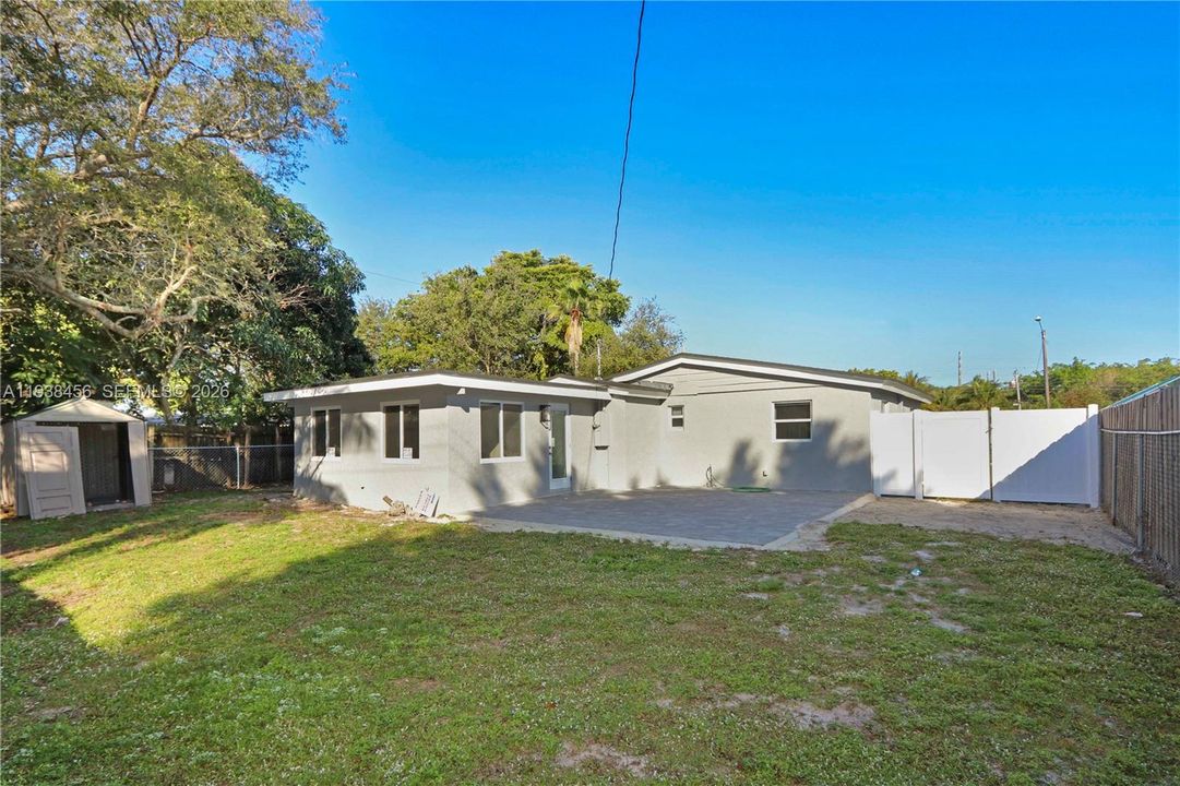 For Sale: $485,000 (3 beds, 2 baths, 1161 Square Feet)