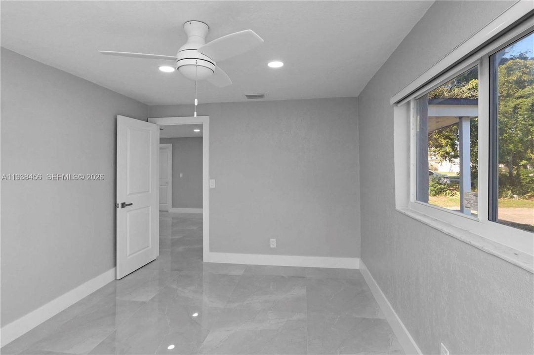 For Sale: $485,000 (3 beds, 2 baths, 1161 Square Feet)