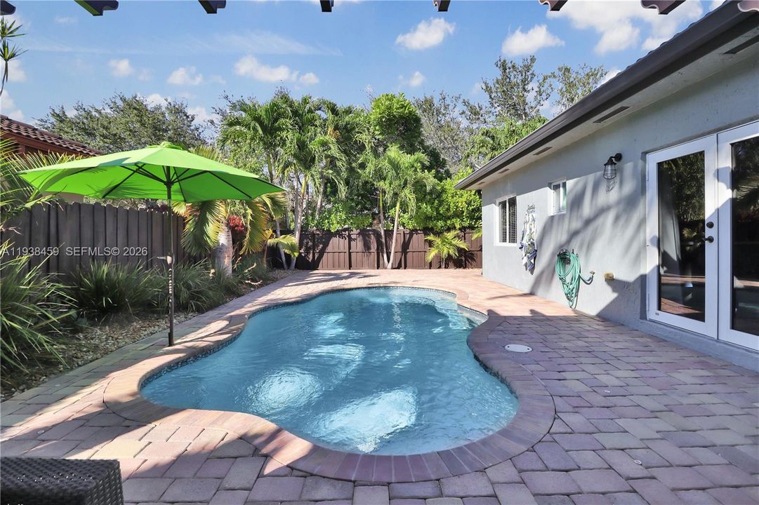 待售: $750,000 (3 贝兹, 2 浴室, 1681 平方英尺)