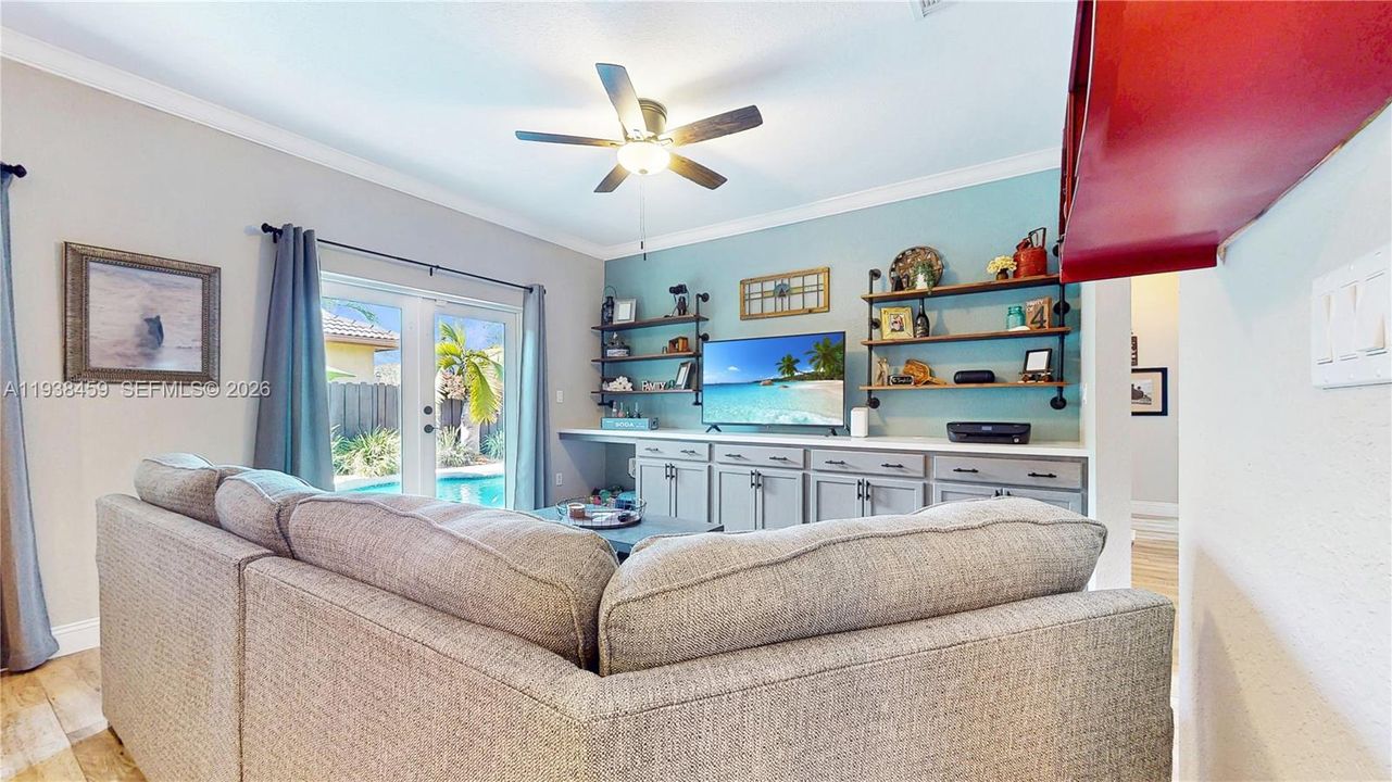 待售: $750,000 (3 贝兹, 2 浴室, 1681 平方英尺)