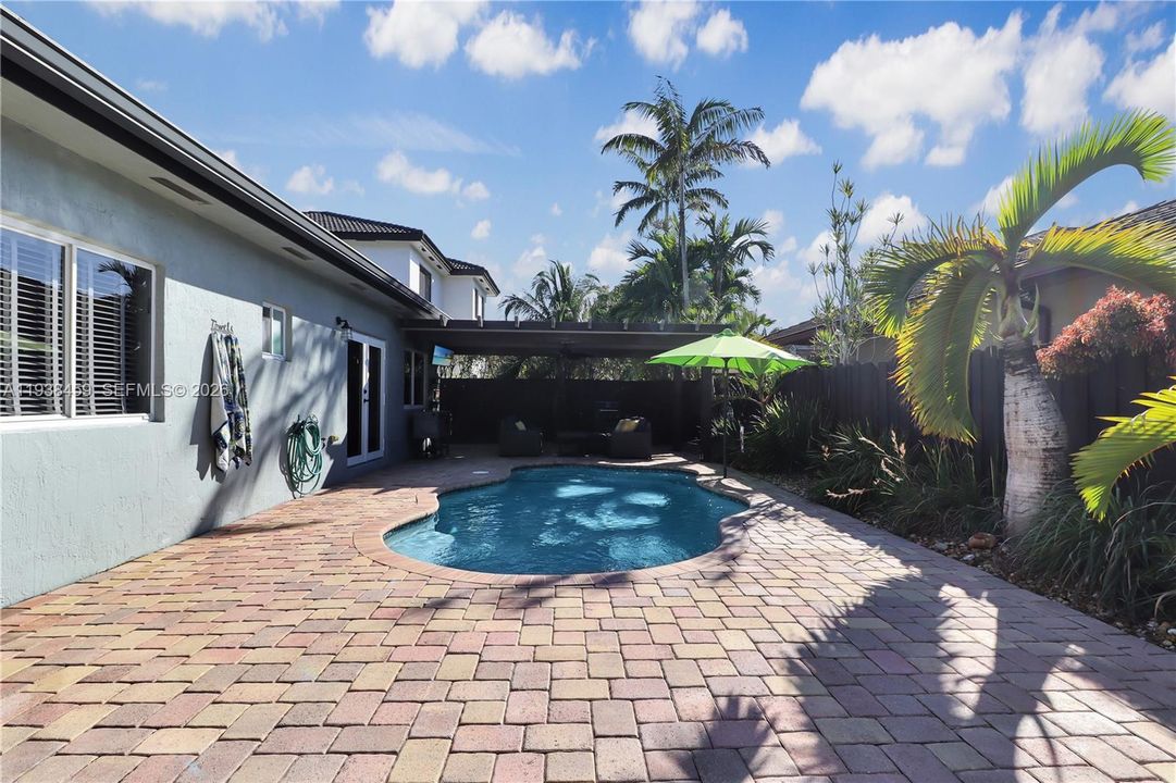 待售: $750,000 (3 贝兹, 2 浴室, 1681 平方英尺)